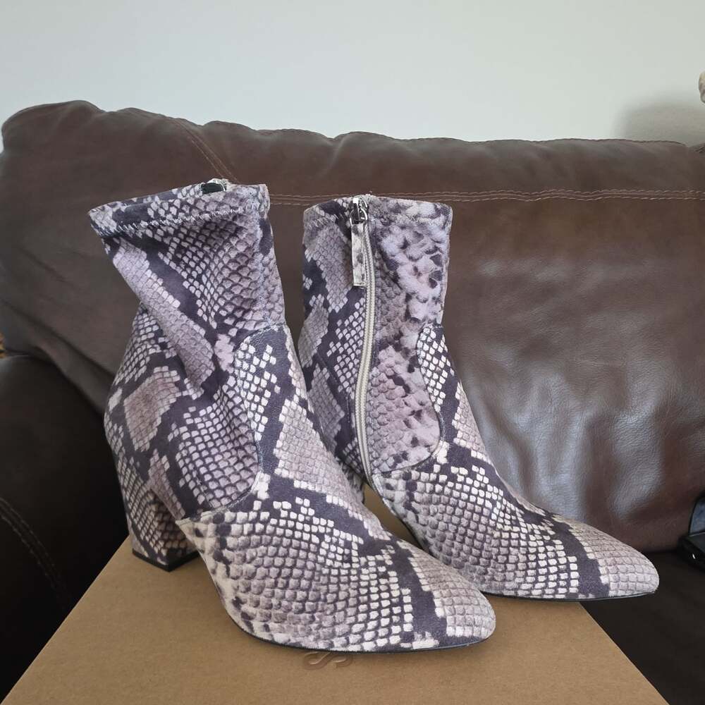Steve Madden Kaylah Light Beige Snakeskin Booties Ankle Boots Size 7
